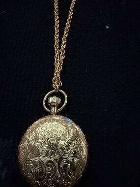 Vintage Estée Lauder Gold Tone Necklace | Powder Compact | Mirror | Chain 30in